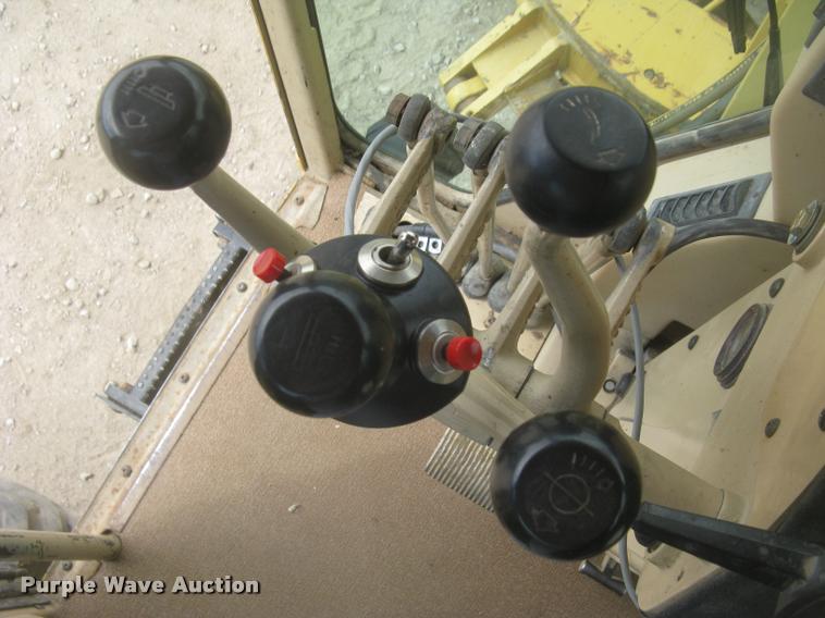 image for item L2333 2001 Caterpillar 140H motor grader