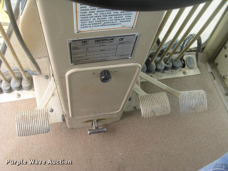 image for item L2333 2001 Caterpillar 140H motor grader