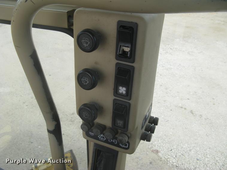 image for item L2333 2001 Caterpillar 140H motor grader