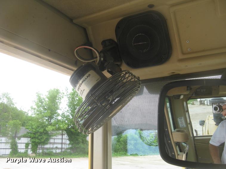 image for item L2333 2001 Caterpillar 140H motor grader