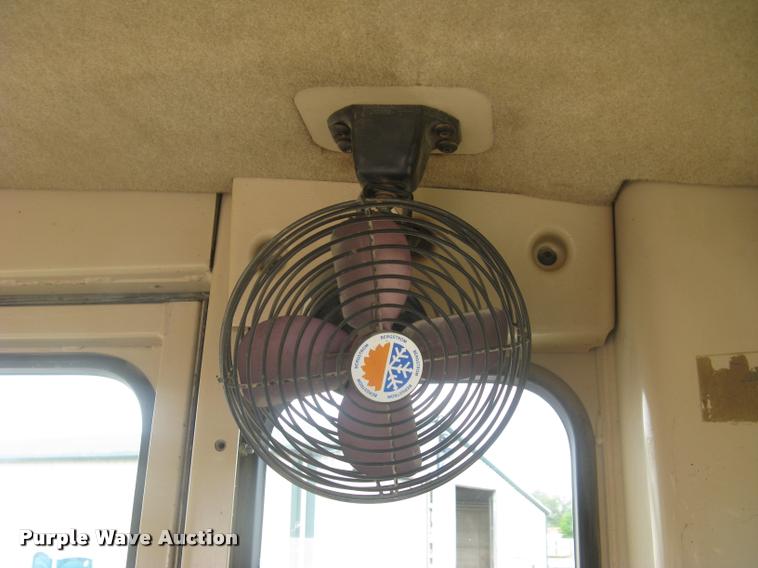 image for item L2333 2001 Caterpillar 140H motor grader