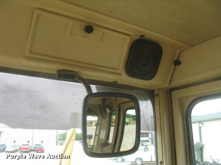 image for item L2333 2001 Caterpillar 140H motor grader