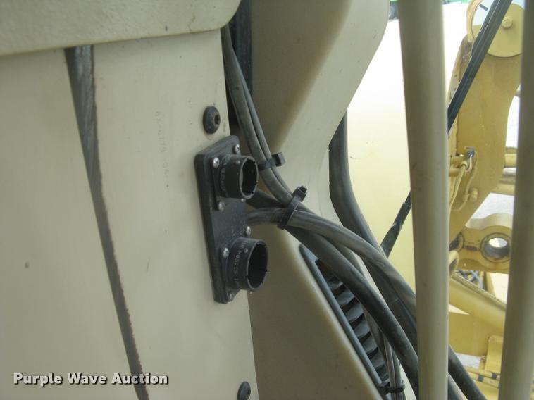 image for item L2333 2001 Caterpillar 140H motor grader