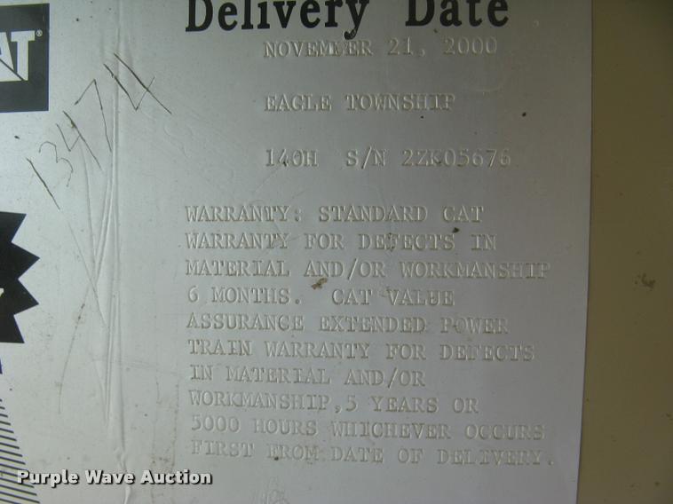 image for item L2333 2001 Caterpillar 140H motor grader