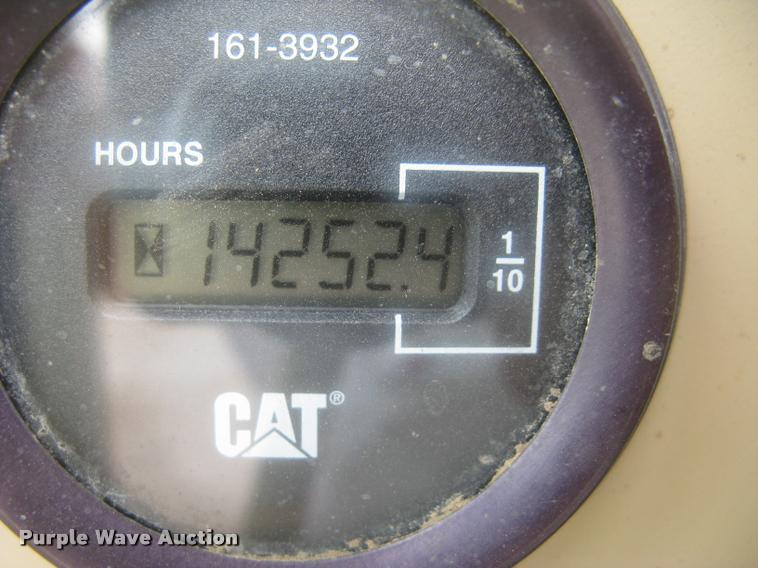 image for item L2333 2001 Caterpillar 140H motor grader