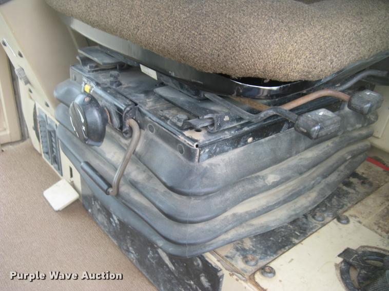 image for item L2333 2001 Caterpillar 140H motor grader