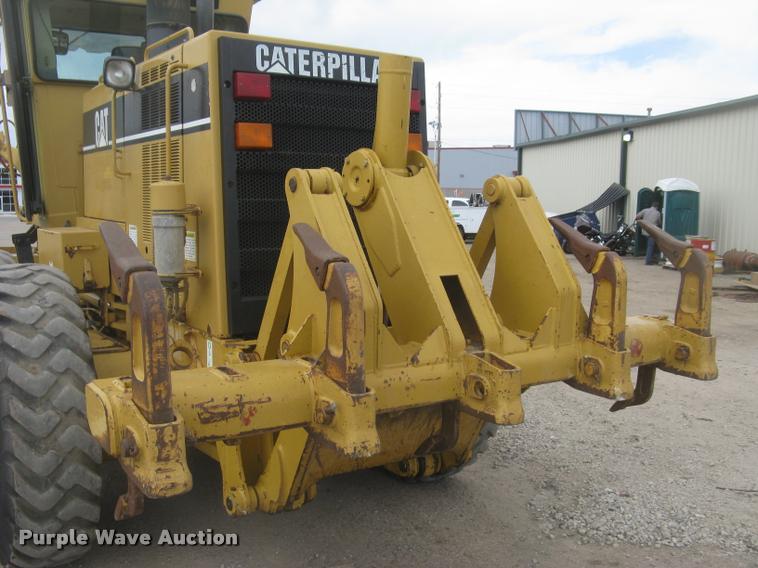 image for item L2333 2001 Caterpillar 140H motor grader