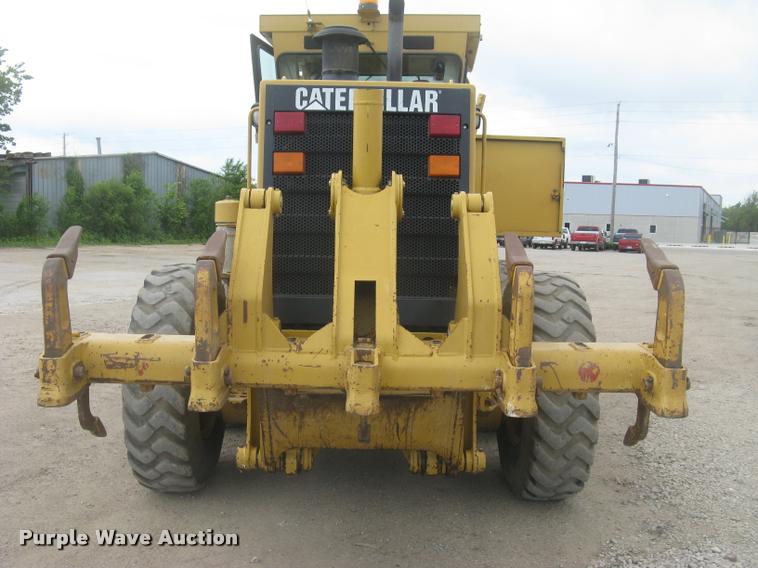 image for item L2333 2001 Caterpillar 140H motor grader