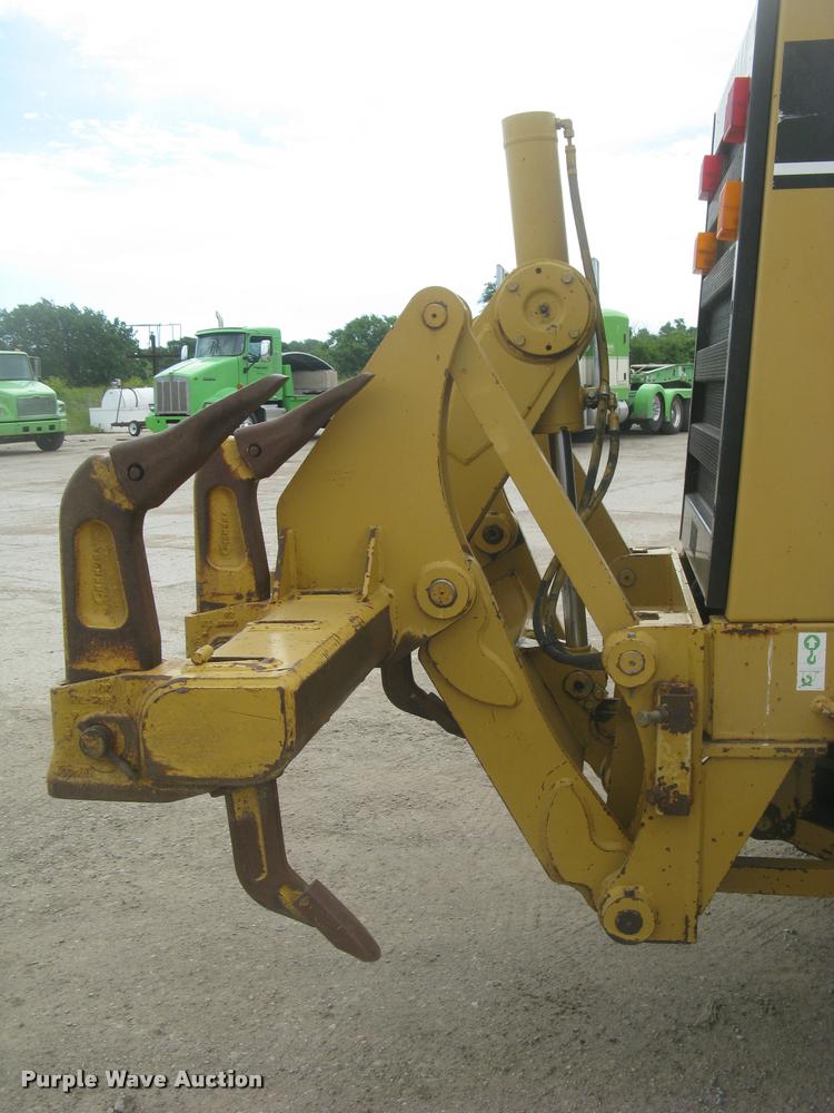 image for item L2333 2001 Caterpillar 140H motor grader