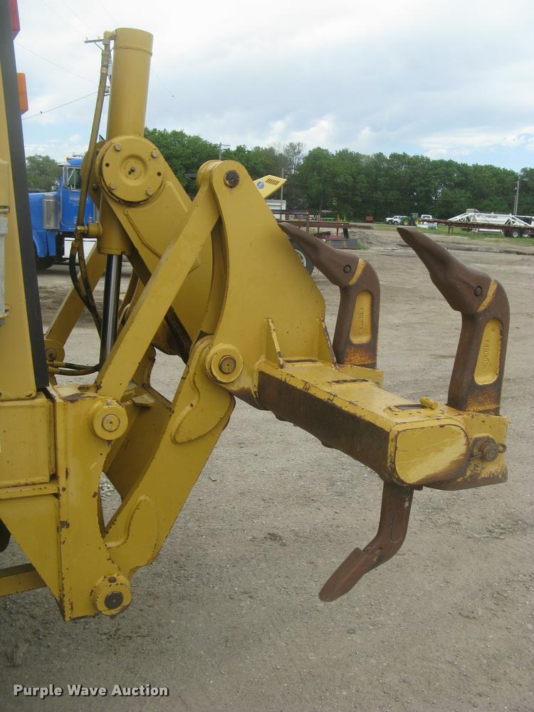 image for item L2333 2001 Caterpillar 140H motor grader