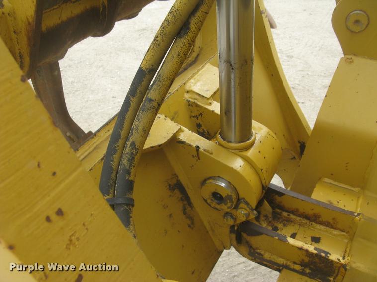 image for item L2333 2001 Caterpillar 140H motor grader