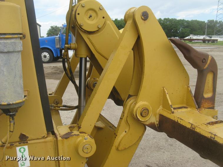 image for item L2333 2001 Caterpillar 140H motor grader