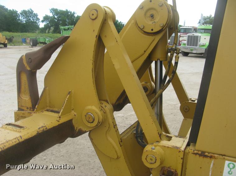 image for item L2333 2001 Caterpillar 140H motor grader