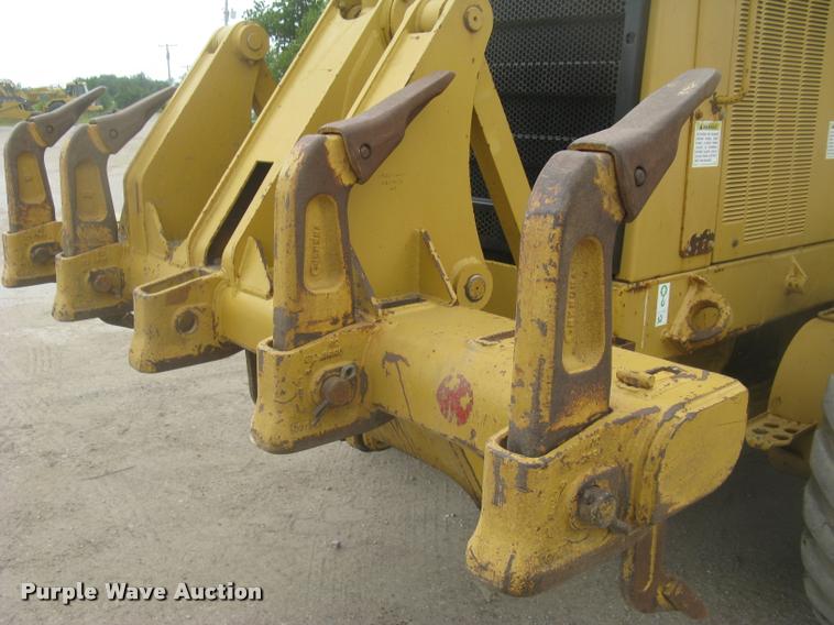 image for item L2333 2001 Caterpillar 140H motor grader
