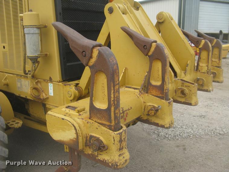 image for item L2333 2001 Caterpillar 140H motor grader