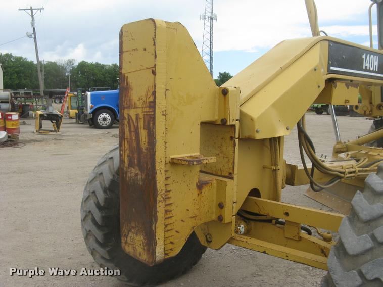 image for item L2333 2001 Caterpillar 140H motor grader