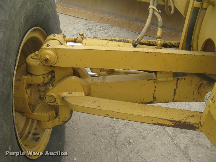 image for item L2333 2001 Caterpillar 140H motor grader