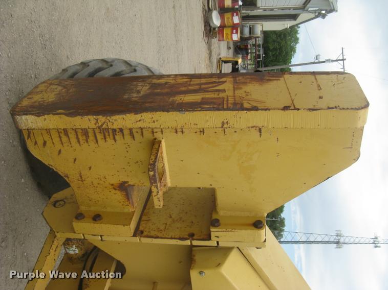 image for item L2333 2001 Caterpillar 140H motor grader