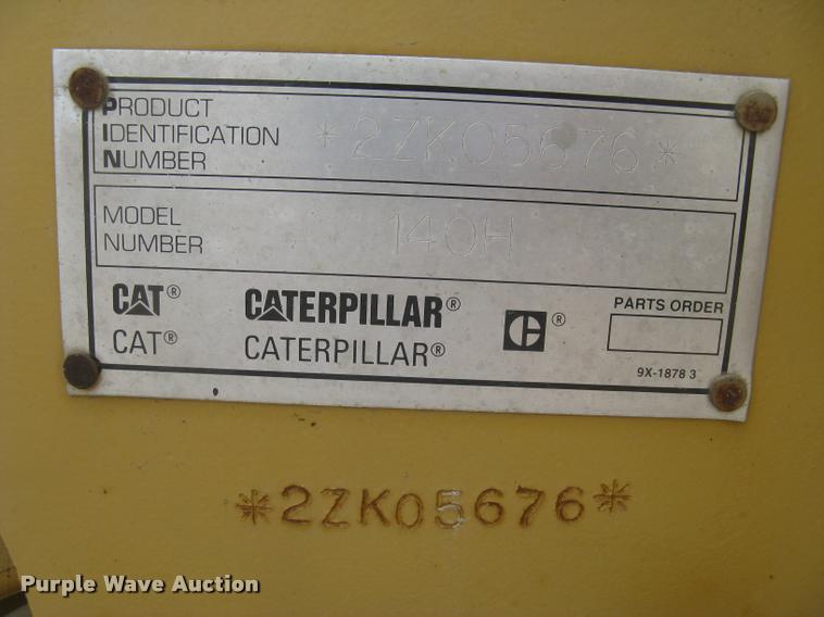 image for item L2333 2001 Caterpillar 140H motor grader