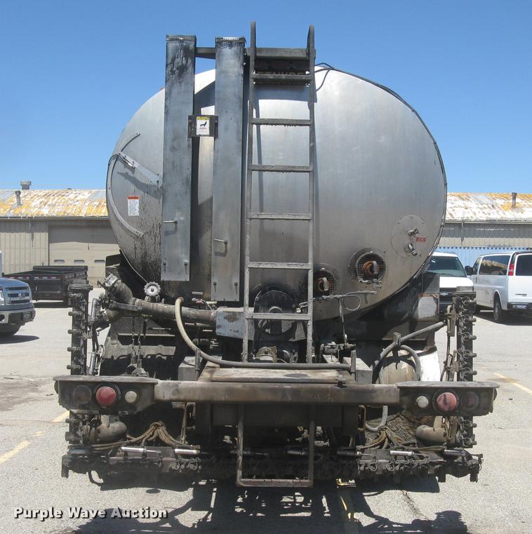 image for item L2340 2001 Peterbilt 330 asphalt distribution truck