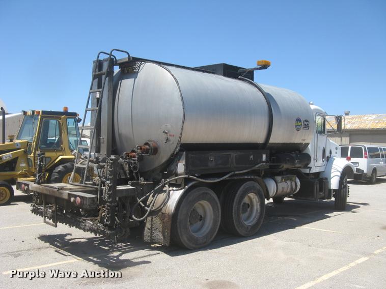 image for item L2340 2001 Peterbilt 330 asphalt distribution truck