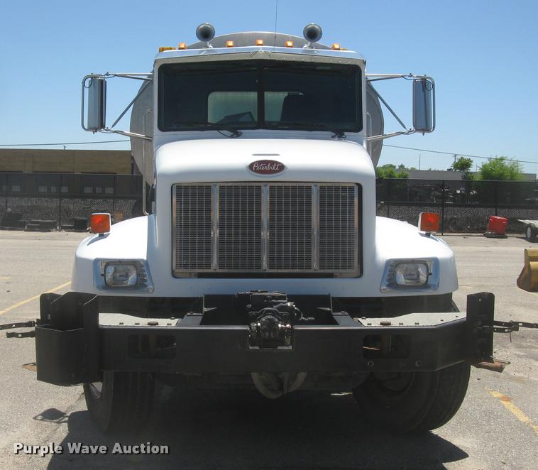 image for item L2340 2001 Peterbilt 330 asphalt distribution truck