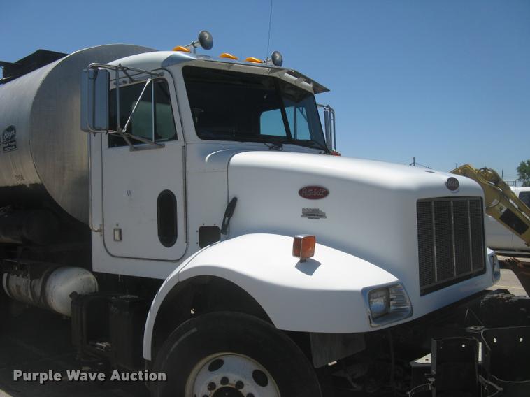 image for item L2340 2001 Peterbilt 330 asphalt distribution truck
