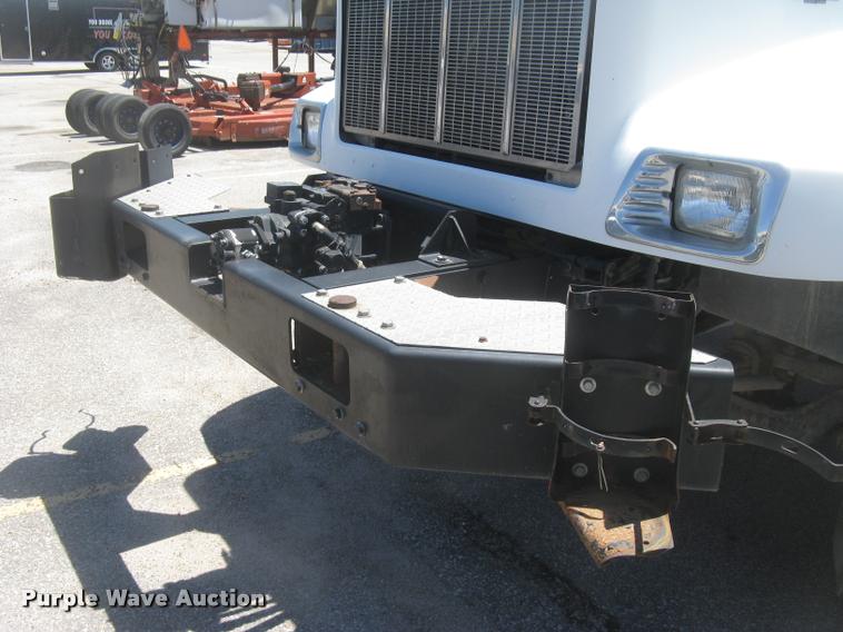 image for item L2340 2001 Peterbilt 330 asphalt distribution truck