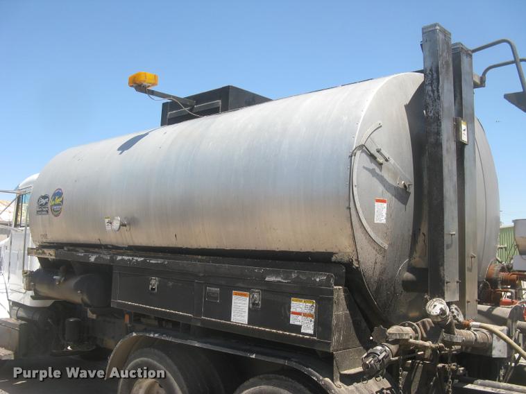 image for item L2340 2001 Peterbilt 330 asphalt distribution truck