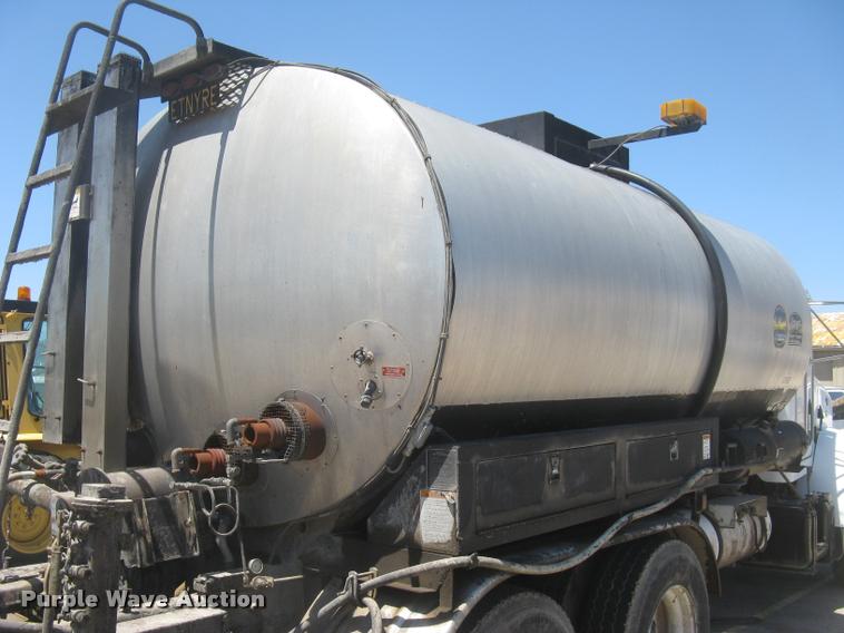 image for item L2340 2001 Peterbilt 330 asphalt distribution truck