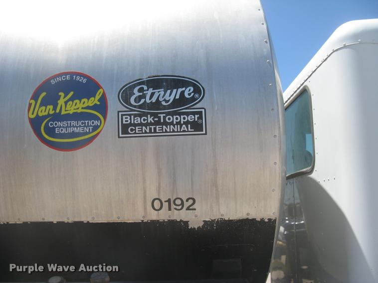 image for item L2340 2001 Peterbilt 330 asphalt distribution truck