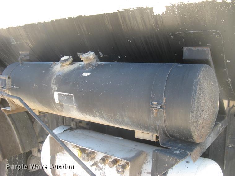 image for item L2340 2001 Peterbilt 330 asphalt distribution truck