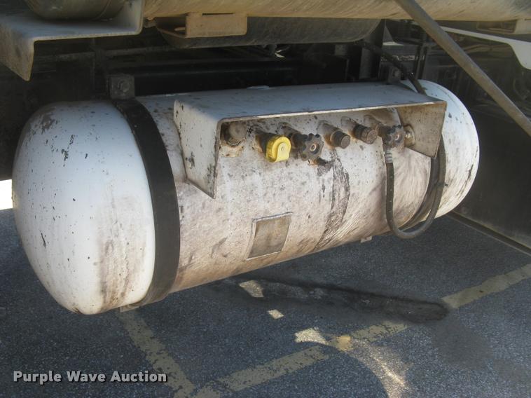 image for item L2340 2001 Peterbilt 330 asphalt distribution truck