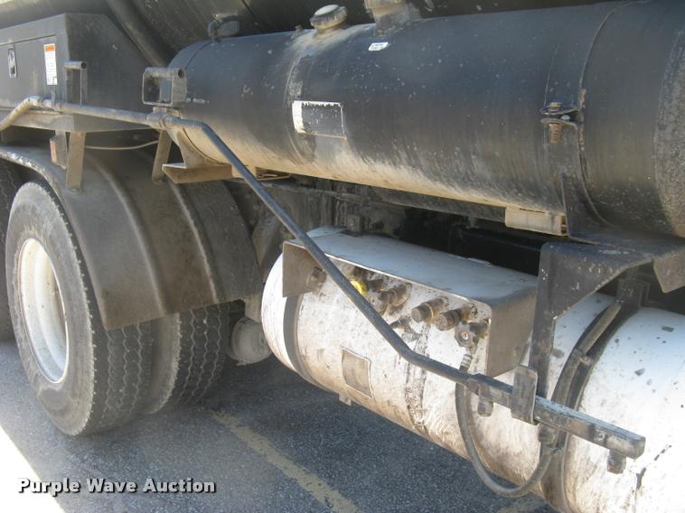 image for item L2340 2001 Peterbilt 330 asphalt distribution truck