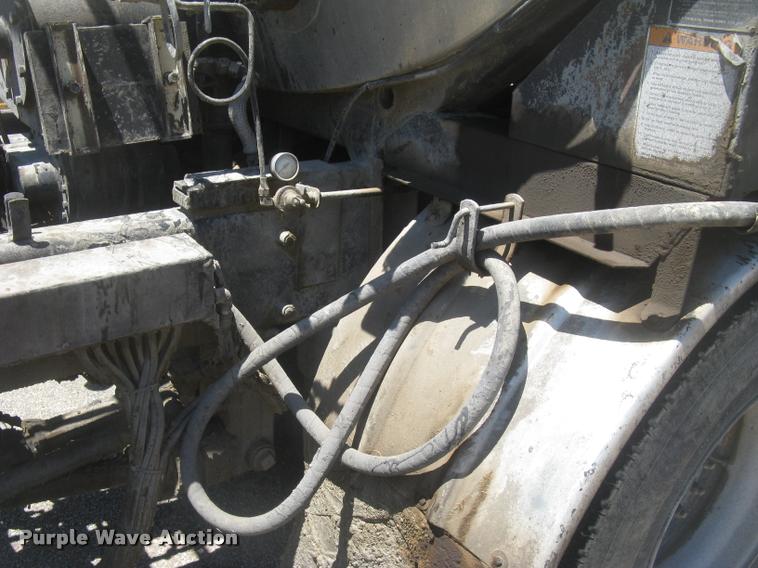 image for item L2340 2001 Peterbilt 330 asphalt distribution truck