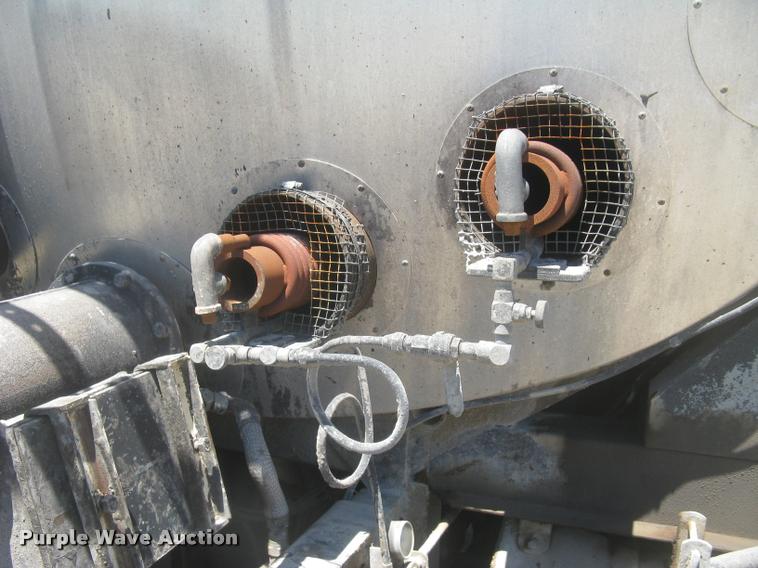 image for item L2340 2001 Peterbilt 330 asphalt distribution truck