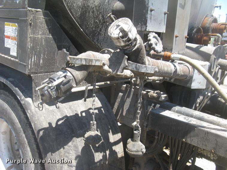 image for item L2340 2001 Peterbilt 330 asphalt distribution truck