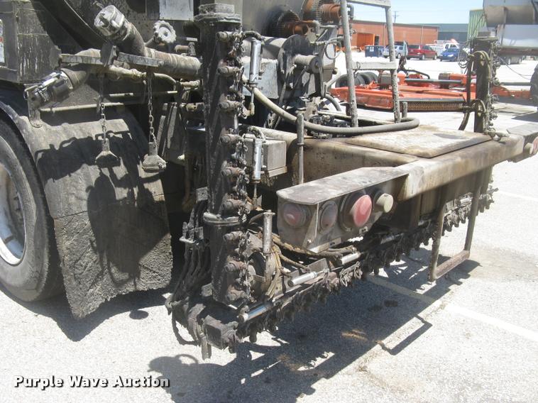 image for item L2340 2001 Peterbilt 330 asphalt distribution truck