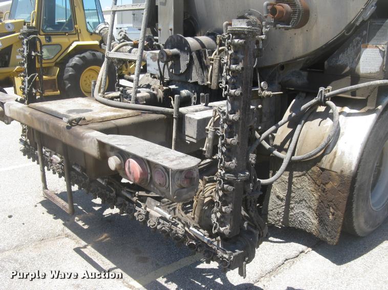 image for item L2340 2001 Peterbilt 330 asphalt distribution truck