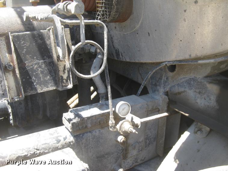 image for item L2340 2001 Peterbilt 330 asphalt distribution truck