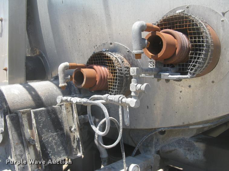 image for item L2340 2001 Peterbilt 330 asphalt distribution truck