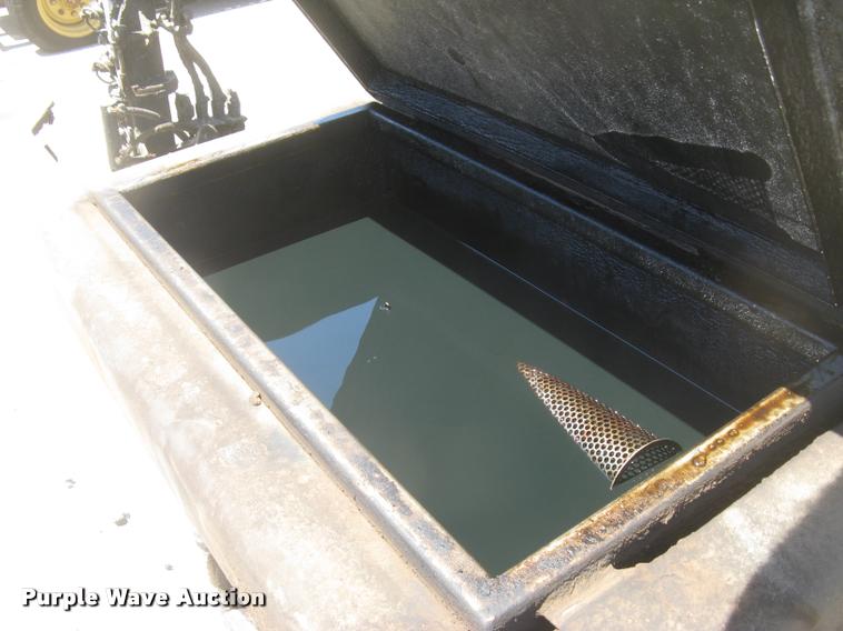 image for item L2340 2001 Peterbilt 330 asphalt distribution truck