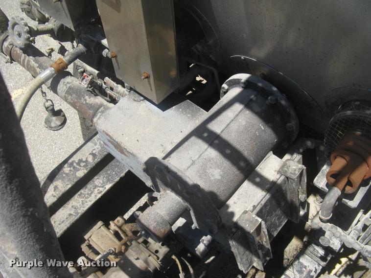 image for item L2340 2001 Peterbilt 330 asphalt distribution truck