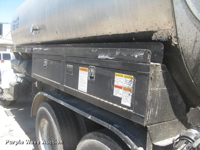 image for item L2340 2001 Peterbilt 330 asphalt distribution truck