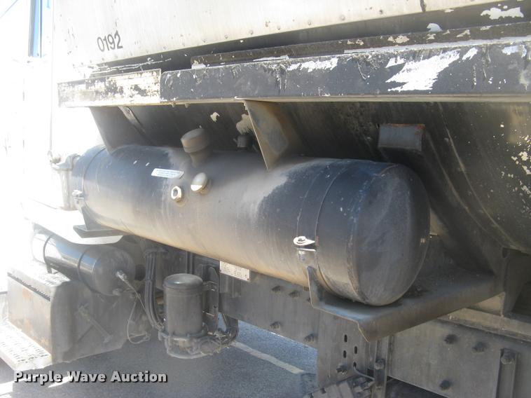 image for item L2340 2001 Peterbilt 330 asphalt distribution truck