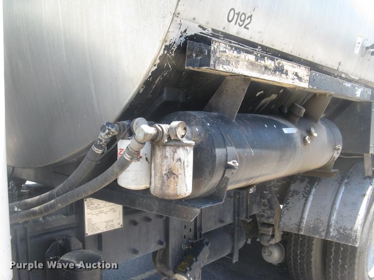 image for item L2340 2001 Peterbilt 330 asphalt distribution truck