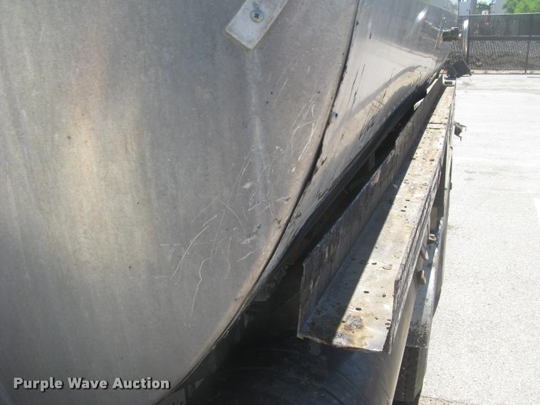 image for item L2340 2001 Peterbilt 330 asphalt distribution truck