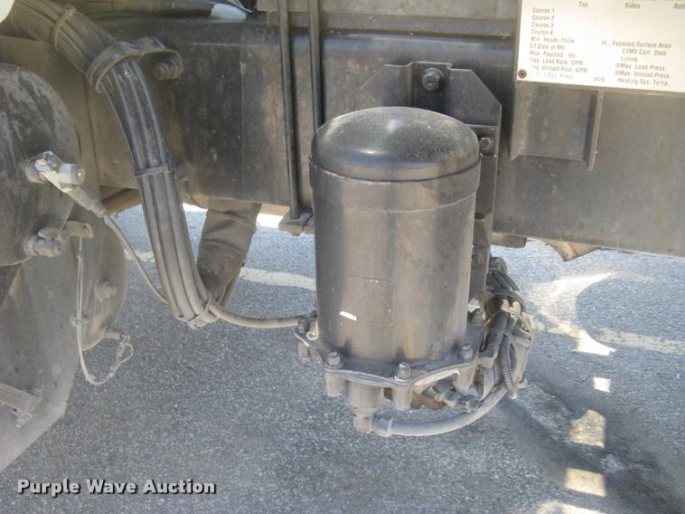 image for item L2340 2001 Peterbilt 330 asphalt distribution truck