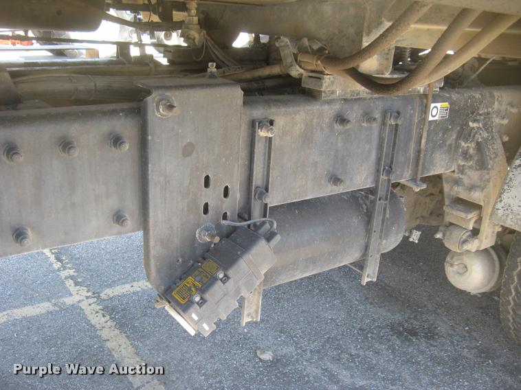 image for item L2340 2001 Peterbilt 330 asphalt distribution truck