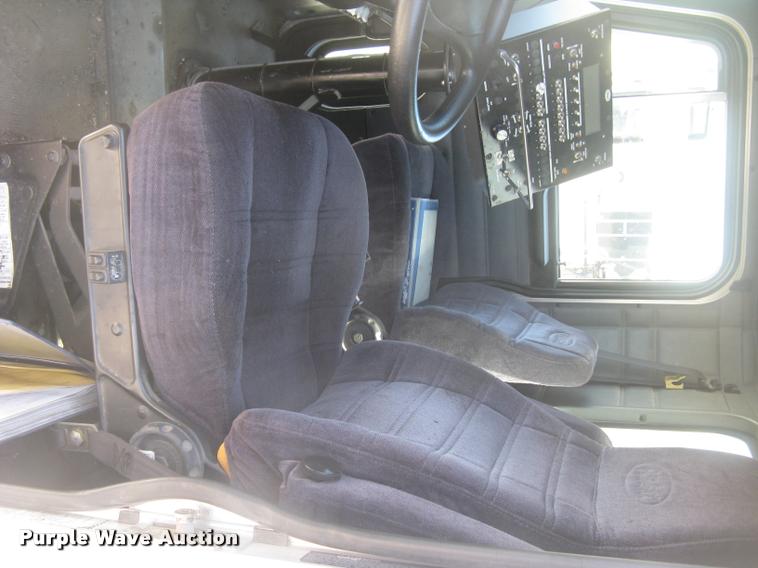 image for item L2340 2001 Peterbilt 330 asphalt distribution truck